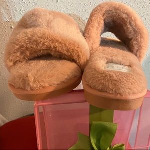 Faux fur slippers
